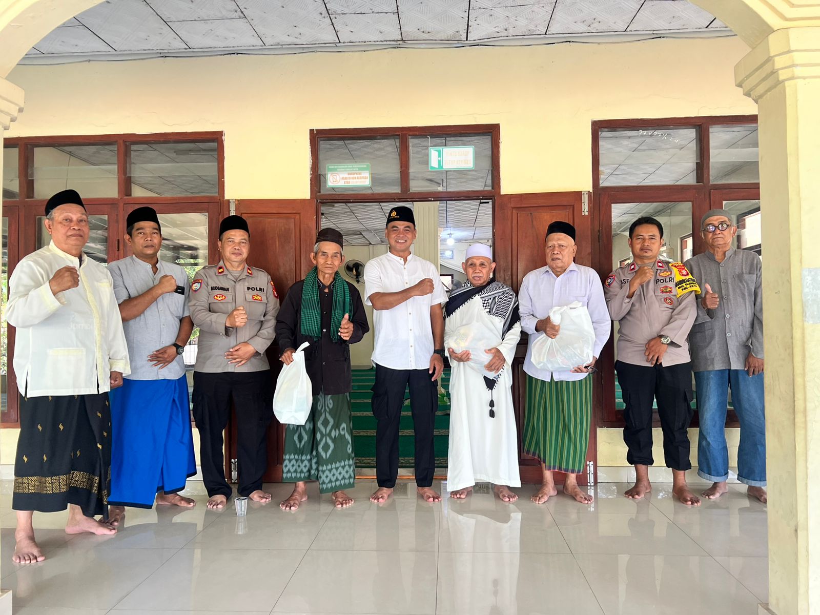 Pererat Kedekatan dengan Masyarakat, Kapolsek Setu Gelar Safari Jumat di Cijengkol