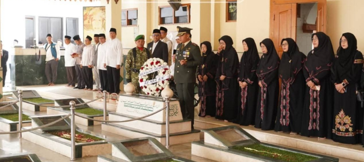 Hari Jadi ke-76: Plt Bupati Bekasi Pimpin Dzikir Bersama & Tabur Bunga, Warisi Semangat Perjuangan KH. Noer Ali